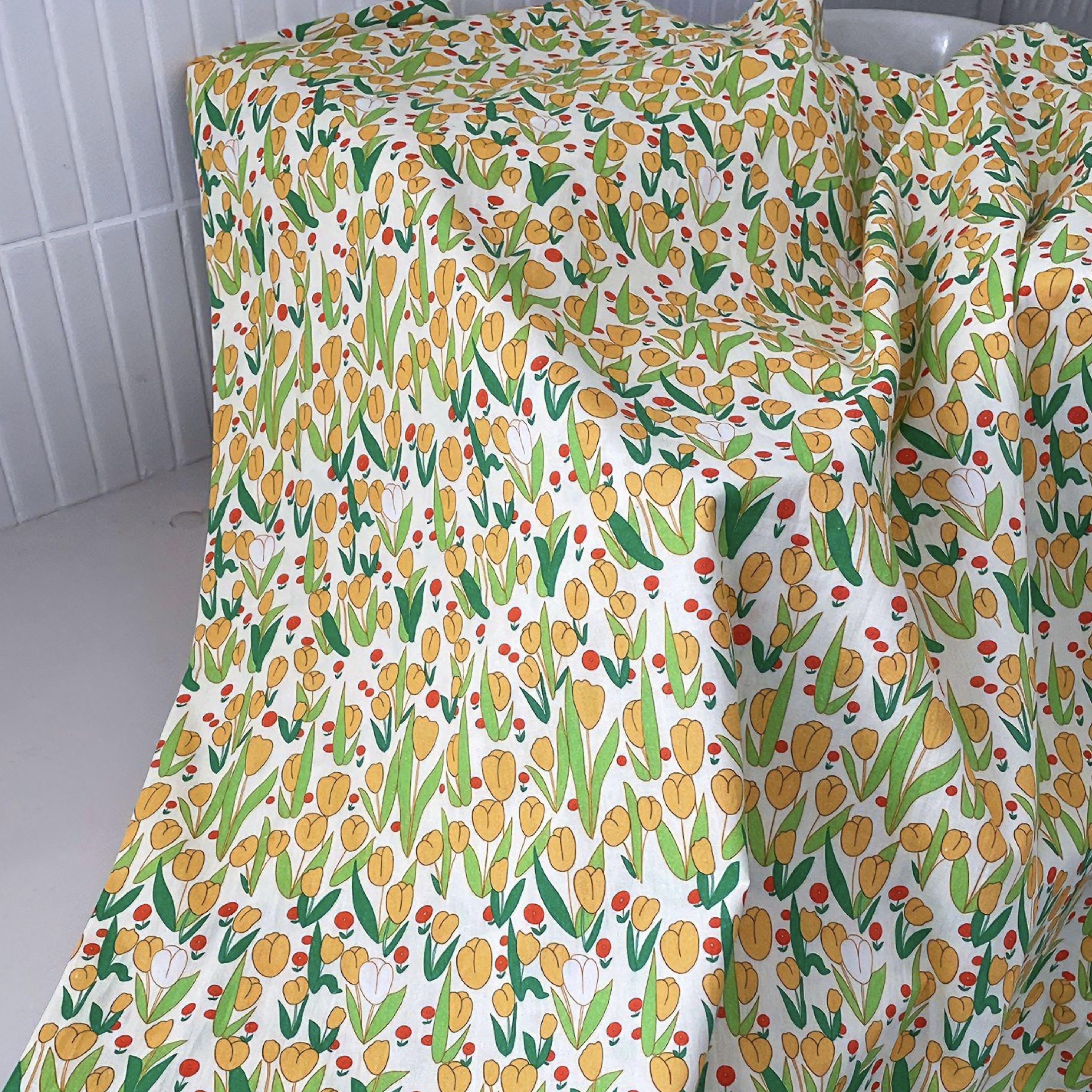 100% Cotton Fabric With Charmi - огляд і ціна Home Decor Tulip